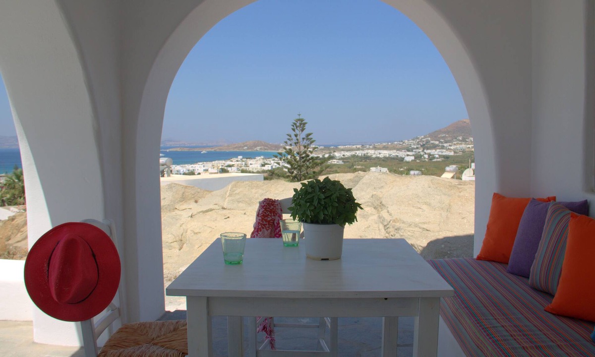Plaka Villa | 800m from the beach. Amazing views. Agia Anna location