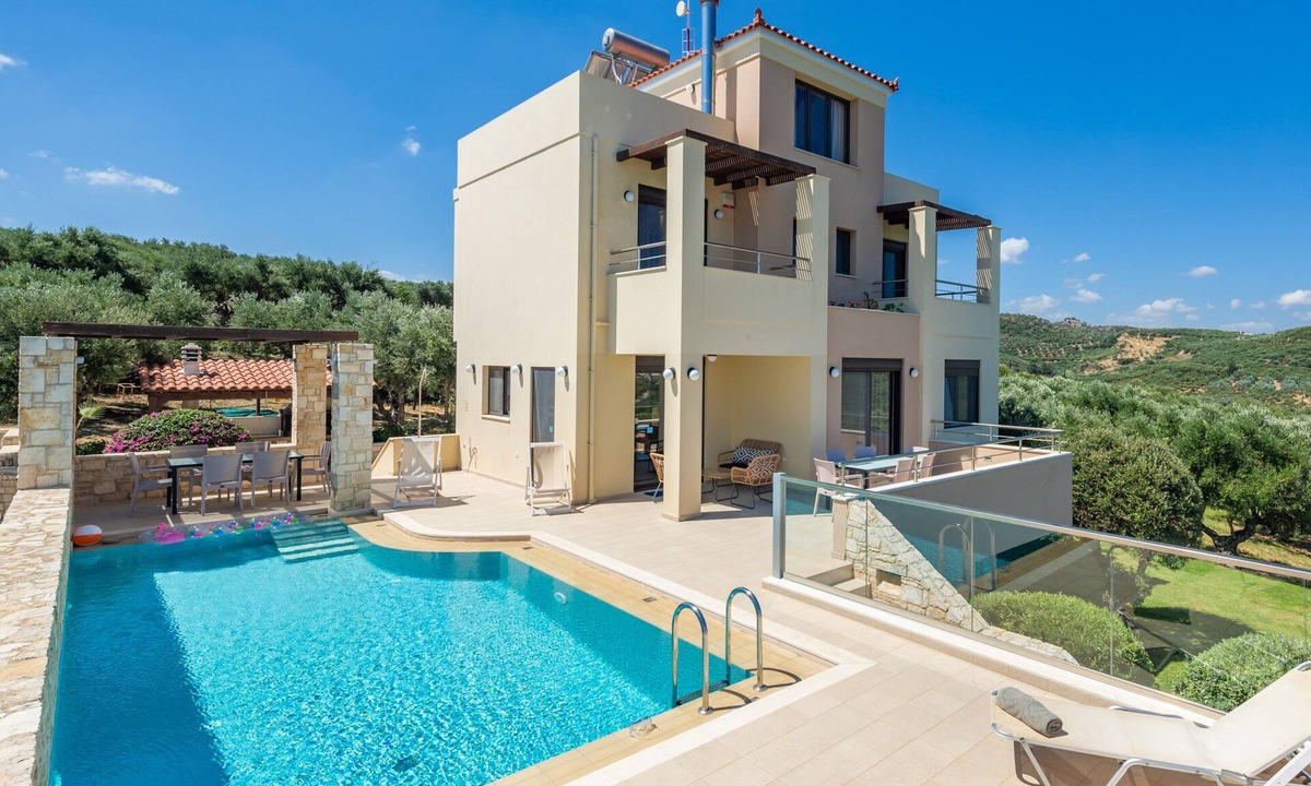 Stalos Villa | A beautiful secluded villa with private pool and amazing 360° view