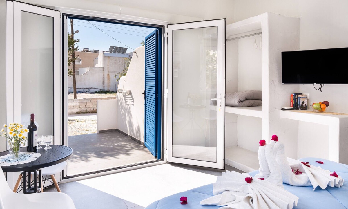 Perissa Apartment | Aegean Blue Santorini Perissa near the Beach with Private Terrace & Wi-Fi