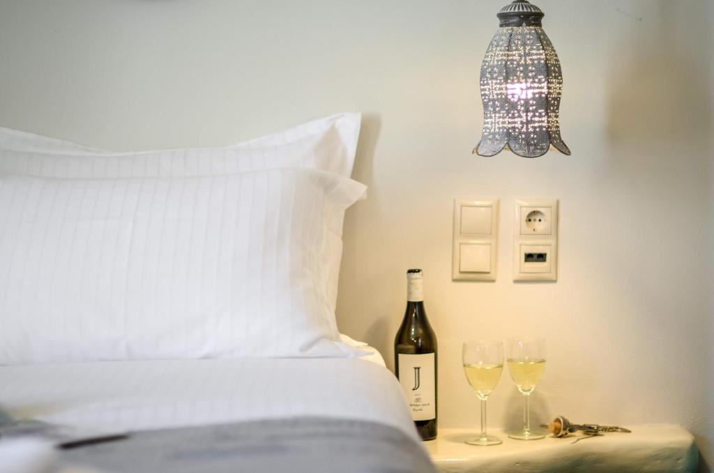 Schinoussa Town Apartment | Africanis Suites