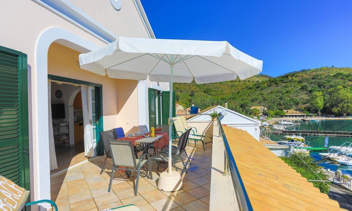 Agios Stefanos Apartment | Alexandra Bay Front in Άγιος Στέφανος