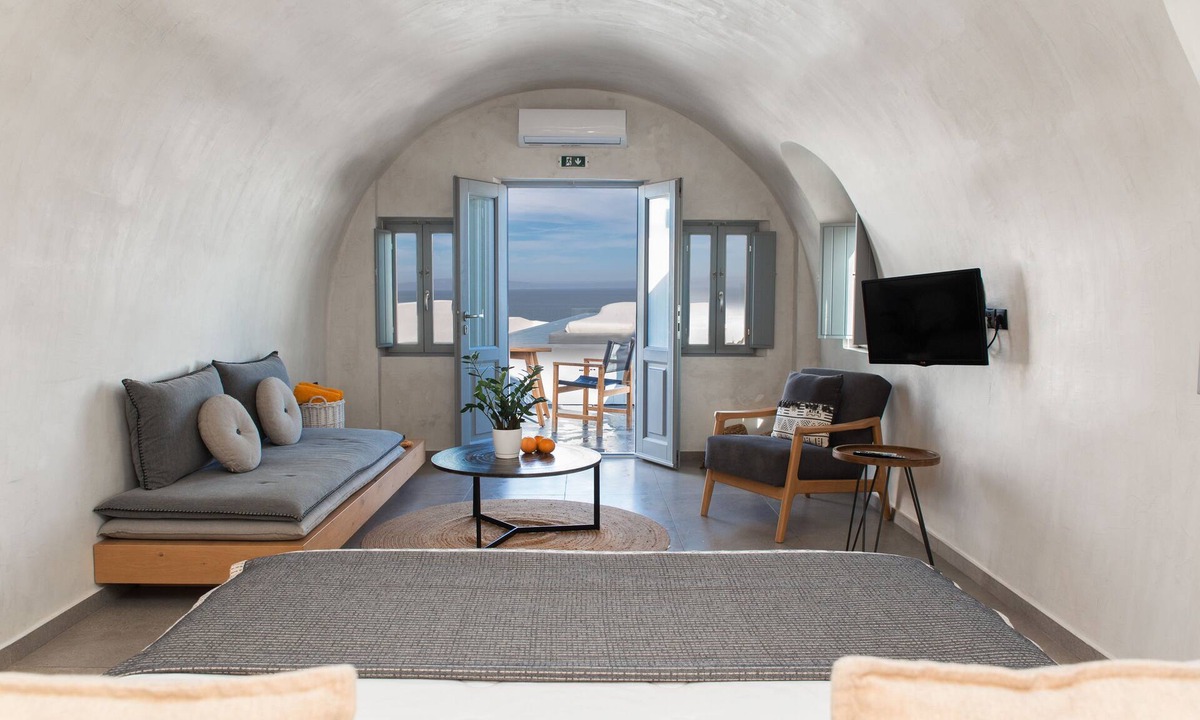 Kamari Hotel | Almyra Oia Suites