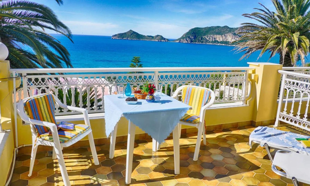 Agios Georgios Pagon Apartment | Apartment 50m from the beach with beautiful sea views - Agios Georgios Pagi