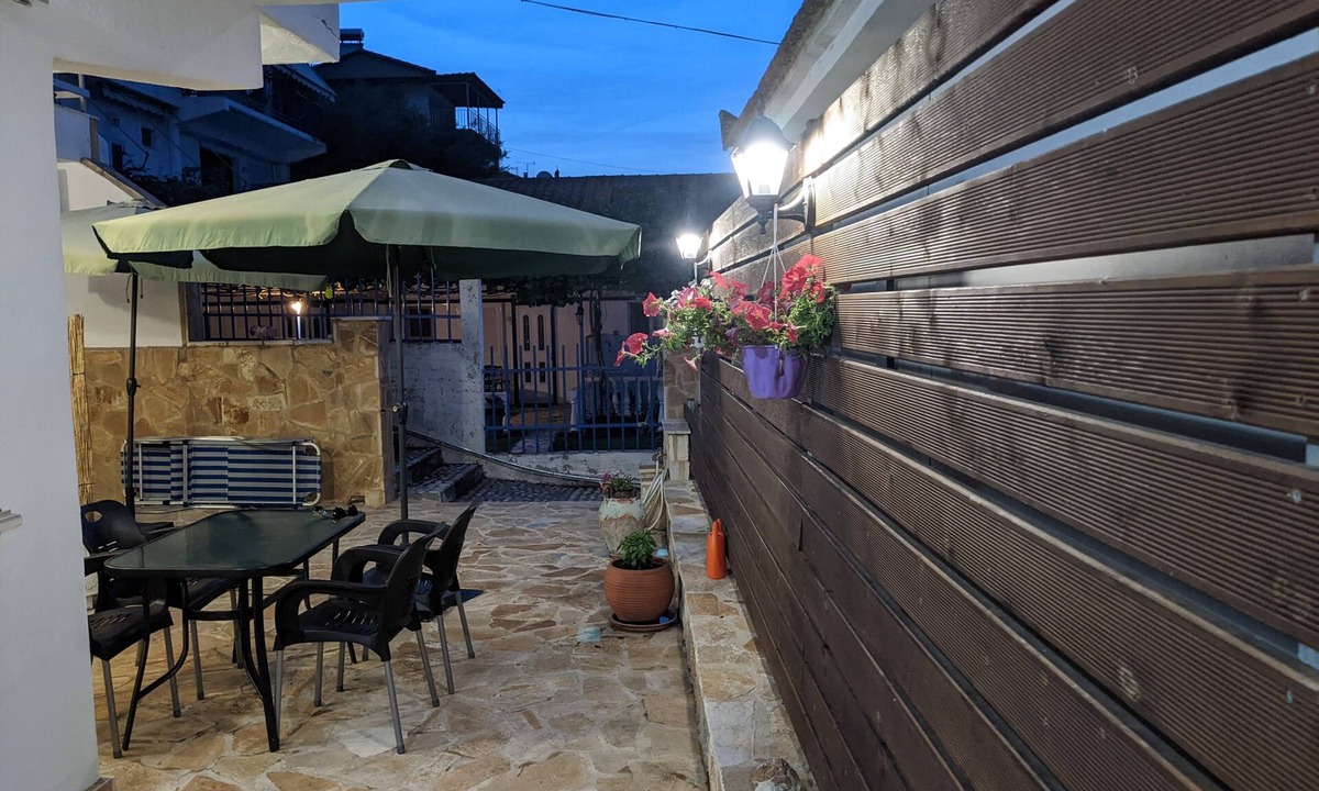 Messini Apartment | Apartment 'Kagias 3' with Private Terrace, Wi-Fi and Air Conditioning