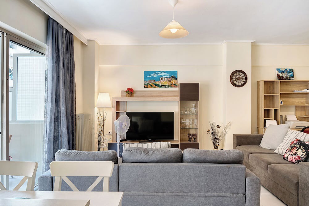 Athens Apartment | Apartment 'Pallada' with Balcony, Wi-Fi and Air Conditioning