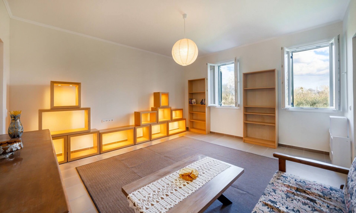 Dafnata Apartment | Apartment 'The White House in Mesoggi' with Mountain View, Wi-Fi and Air Conditioning