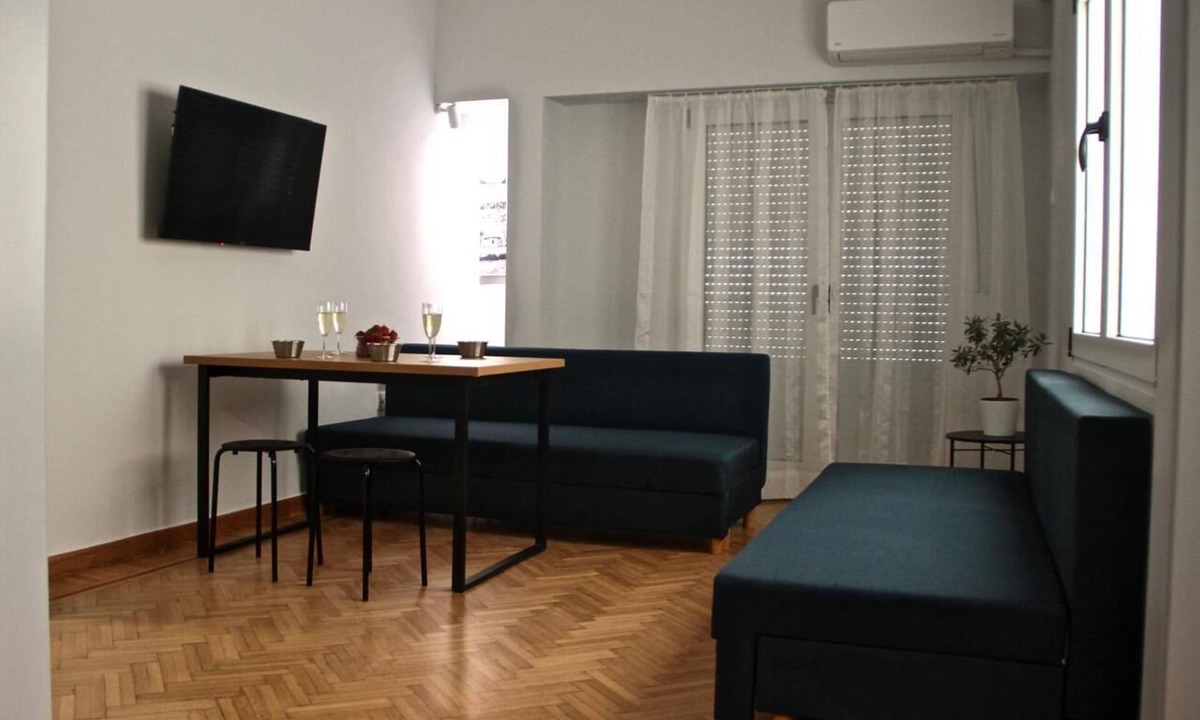Plaka Apartment | Apollo & Nike 1952-2025 Stylish 2-Bedroom apartment next to Syndagma Square