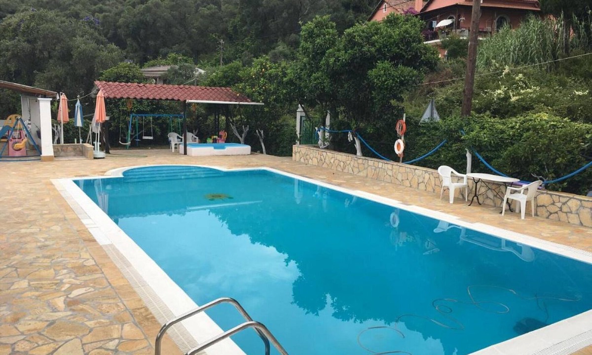 Dafnata Apartment | Appealing apartment in Mpenitses with balcony