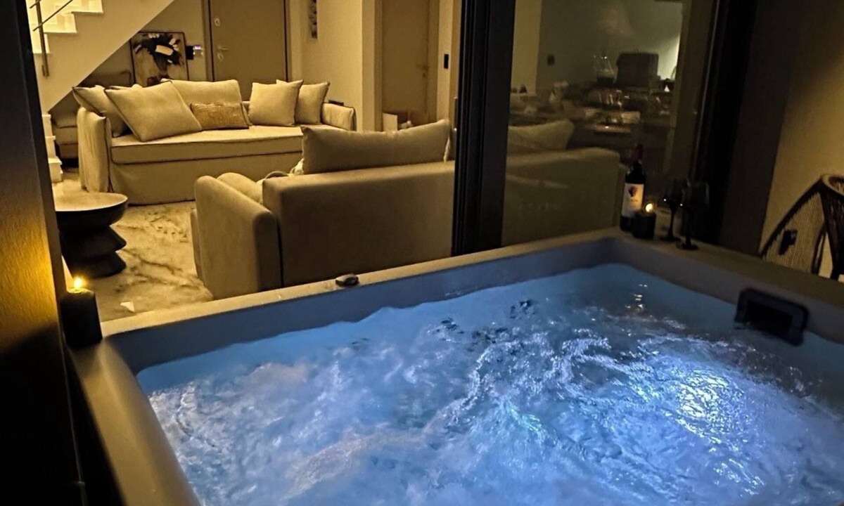 Nikita Apartment | Artion jacuzzi Villa Nikiti a 3-bedroom apartment with jaccuzi in charmingNikiti