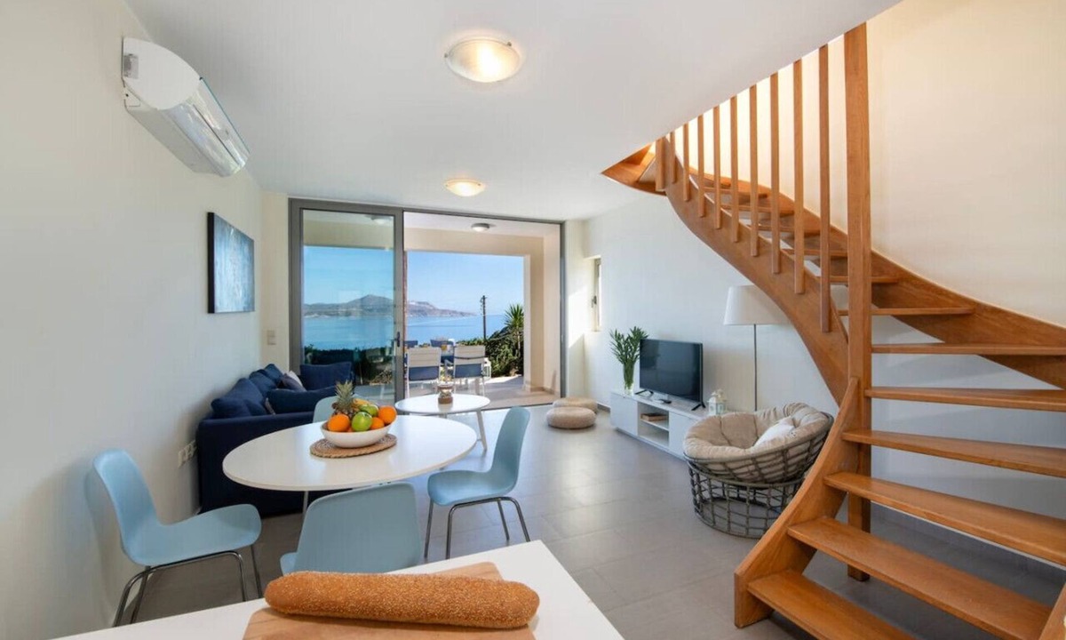 Plaka Apartment | Ashlin Seaside Luxury Apartment