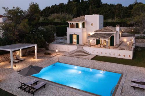 Sidari Villa | Beachfront Villa Victoras - With private beach