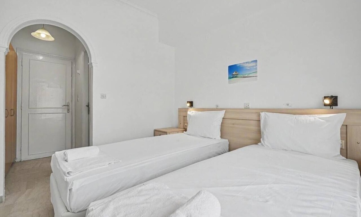 Kavos Bed & Breakfast | Bed and Breakfast 'The Kavos Sandy Inn-Double Room' with Shared Pool, Wi-Fi and Air Conditioning