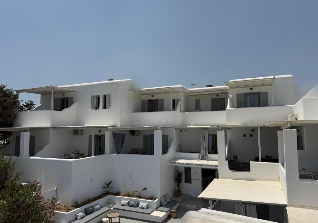 Logaras Apartment | CAELI PAROS by Kostas & Joanna Studios