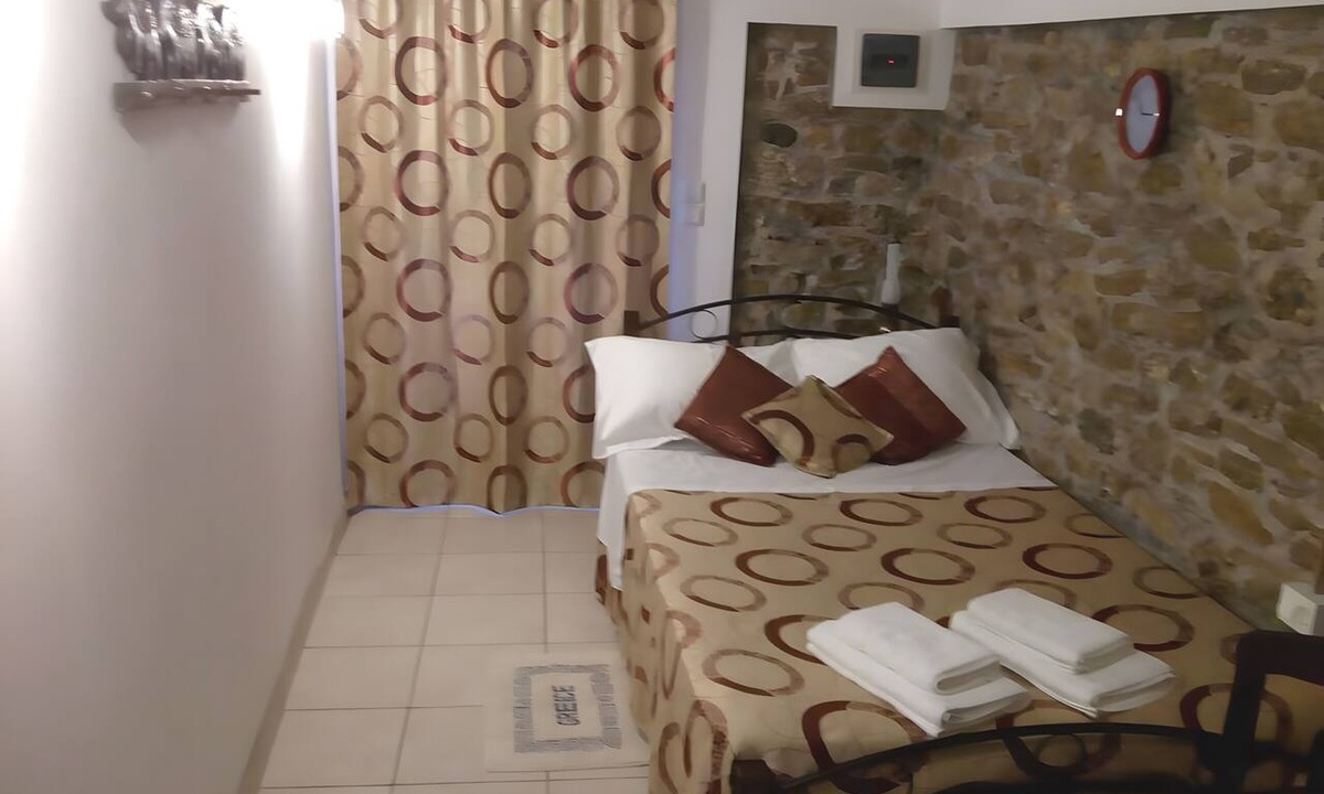 Mili Apartment | Casa Lela 3 – Traditional Stone Studio 8m from the Sea