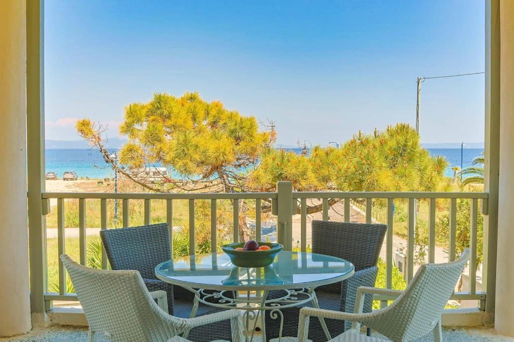 Afytos House | Country house by the sea