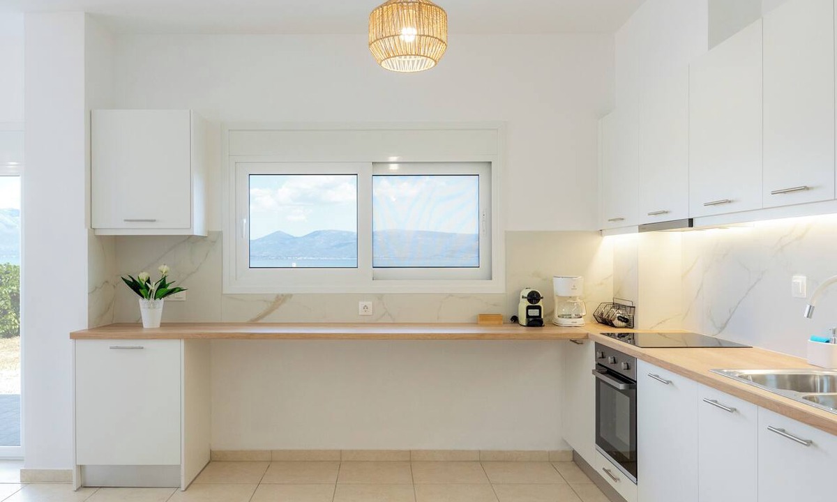 Oropos Apartment | Cozy Coastal Apartment in Oropos! Perfect for Relaxing Getaways!