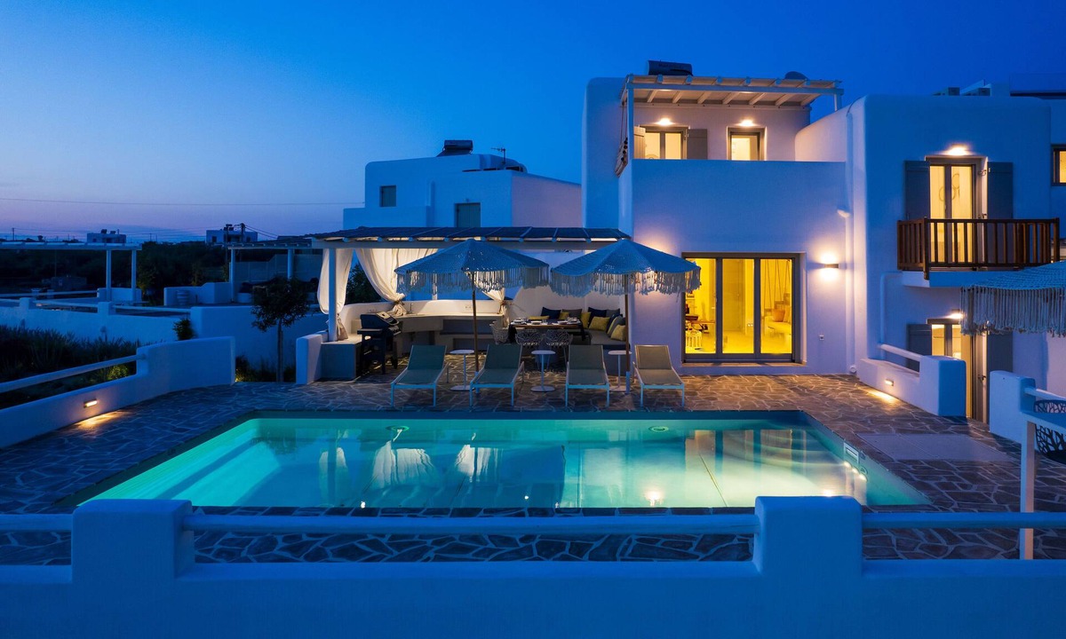 Plaka Villa | Cycladic inspired luxury villa with private pool and outdoor hottub in Plaka