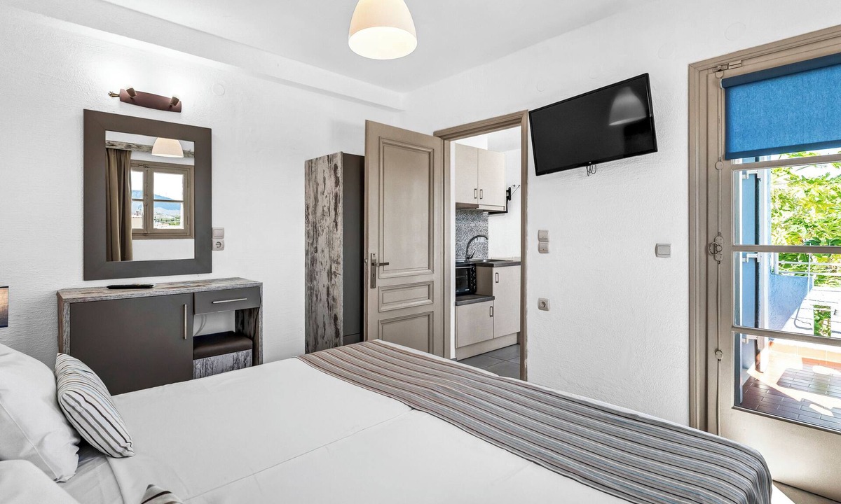 Kokkini Chani House | Evina Rooms & Suites