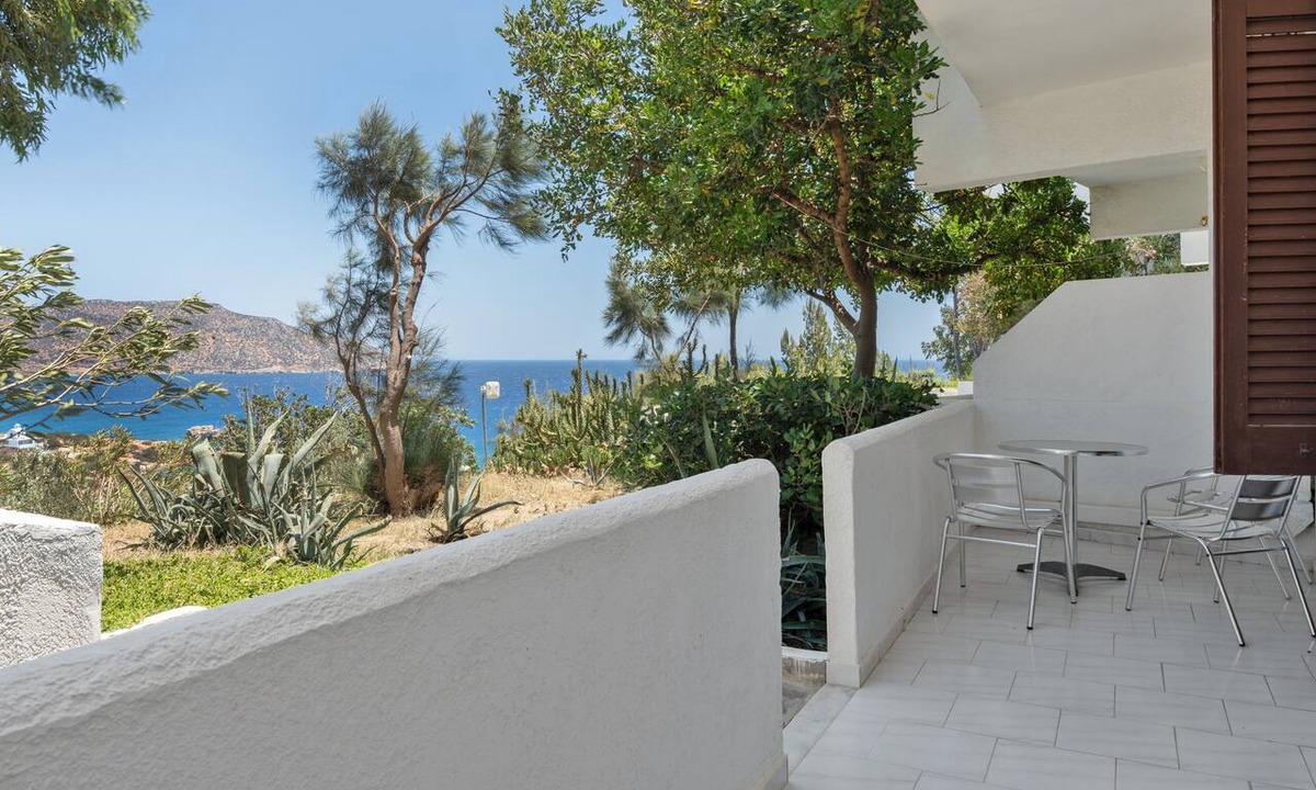 Amoopi Apartment | 'Family Room with Separate Bedrooms' with Sea View and Shared Pool