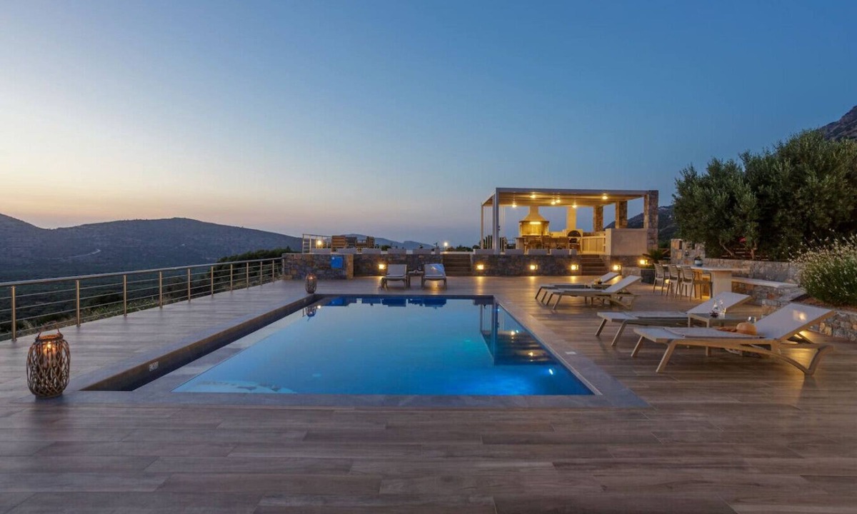 Pefki Villa | Family Villa with Heated Pool, BBQ & Kids Playground!