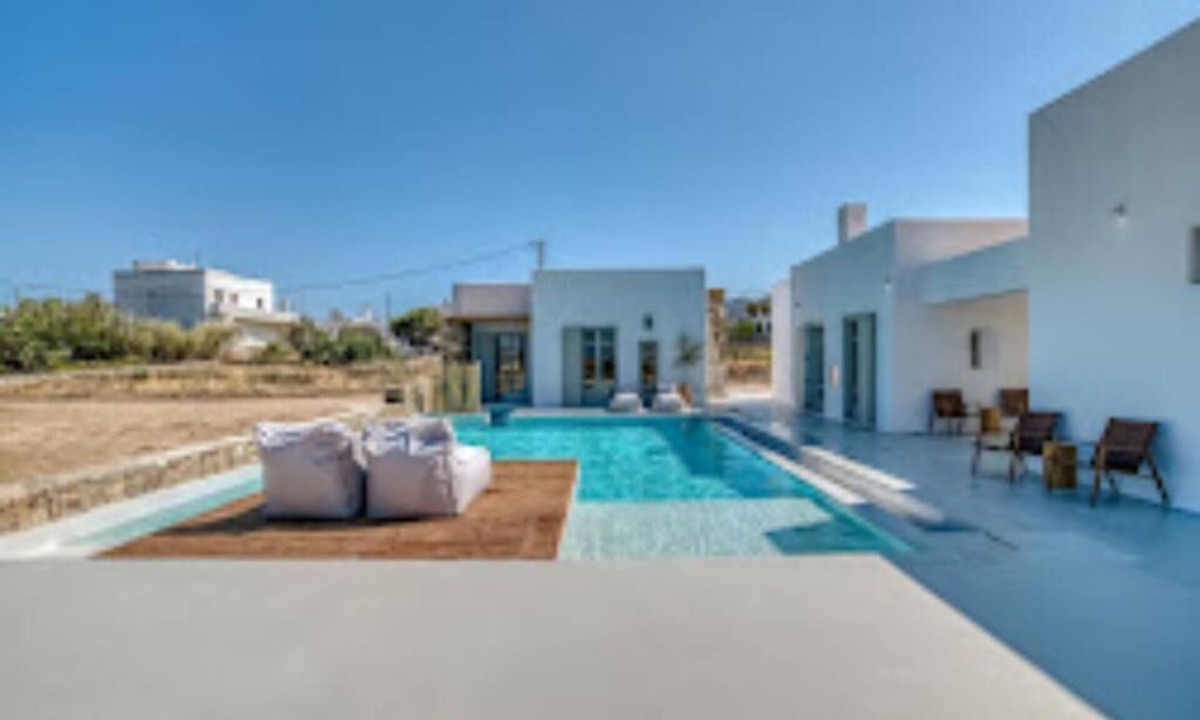 Piso Livadi Apartment | For travelers who wish to get to know Paros and the island's hidden treasures.