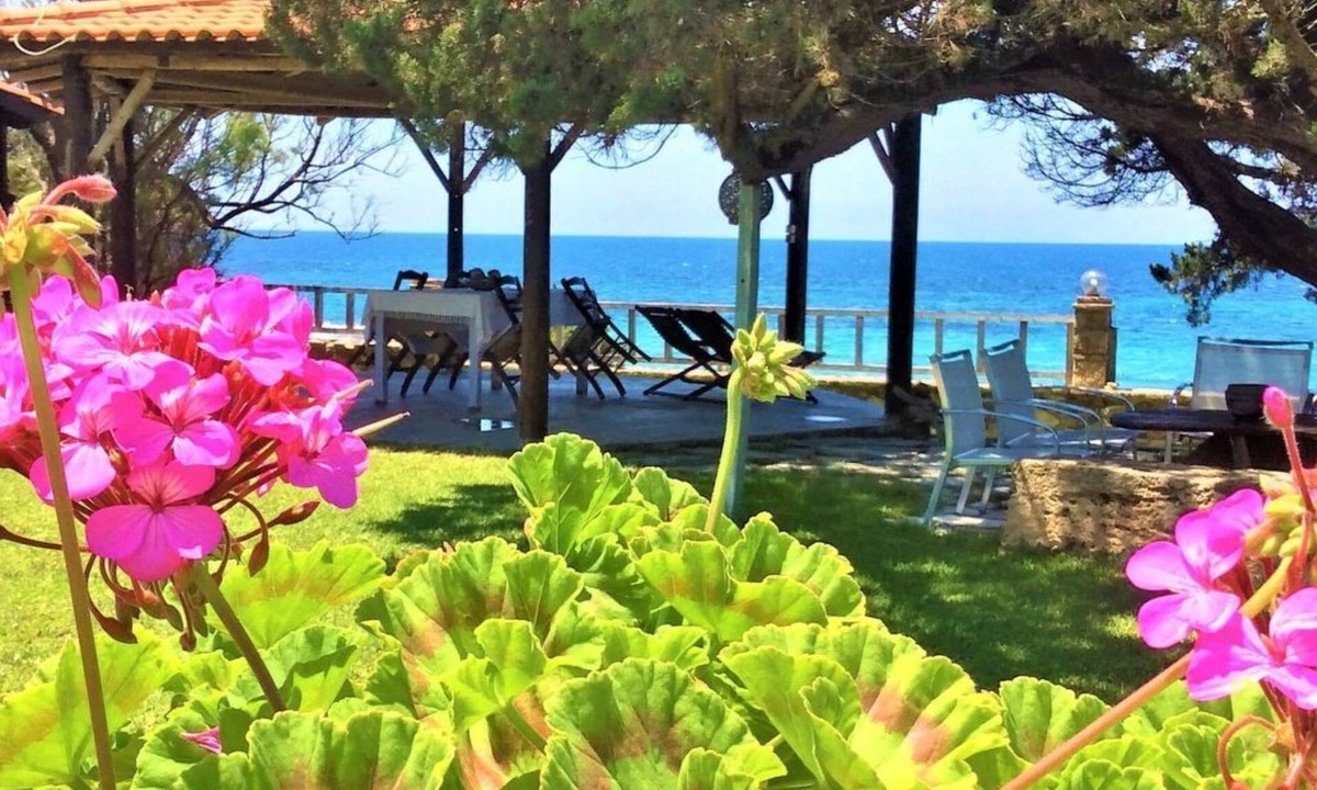 Pyrgos Apartment | Genari Beach Atemberaubender Aufenthalt mit Meerblick by Interhome