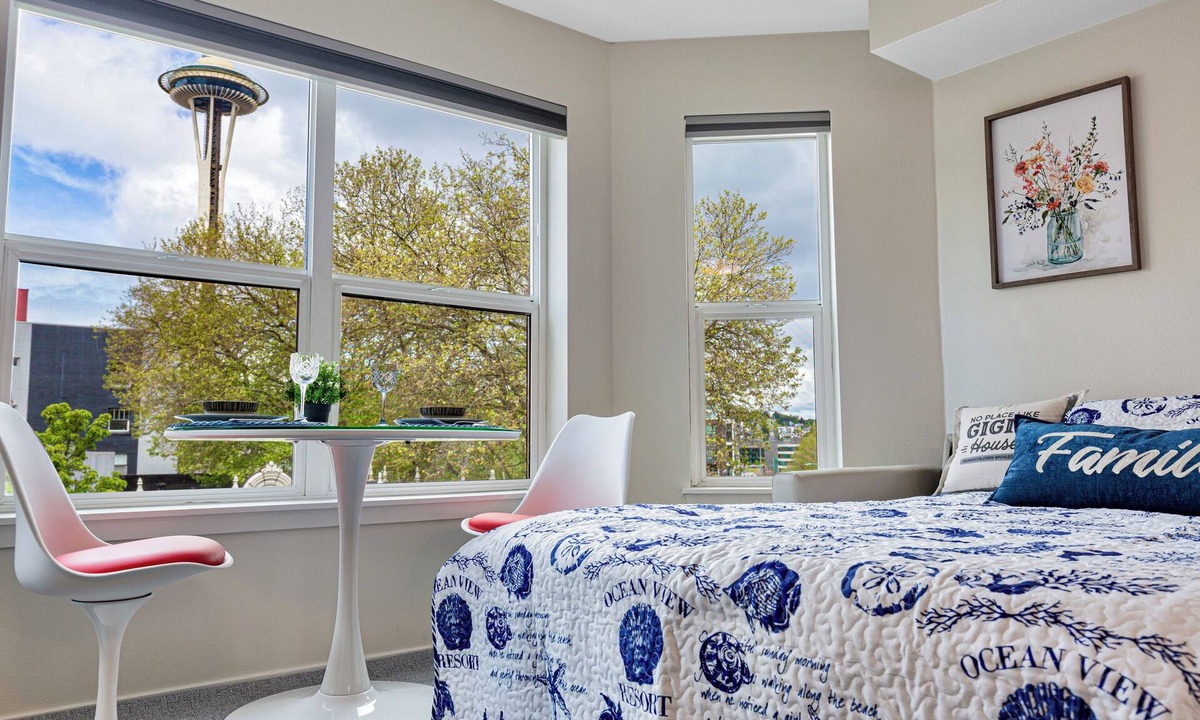 Belltown Apartment | Getaway in Seattle Center-606
