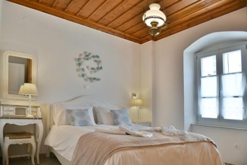 idhra House | Hydra's Pearl - White Pearl, Luxury Mansion, No steps, 50m from the port