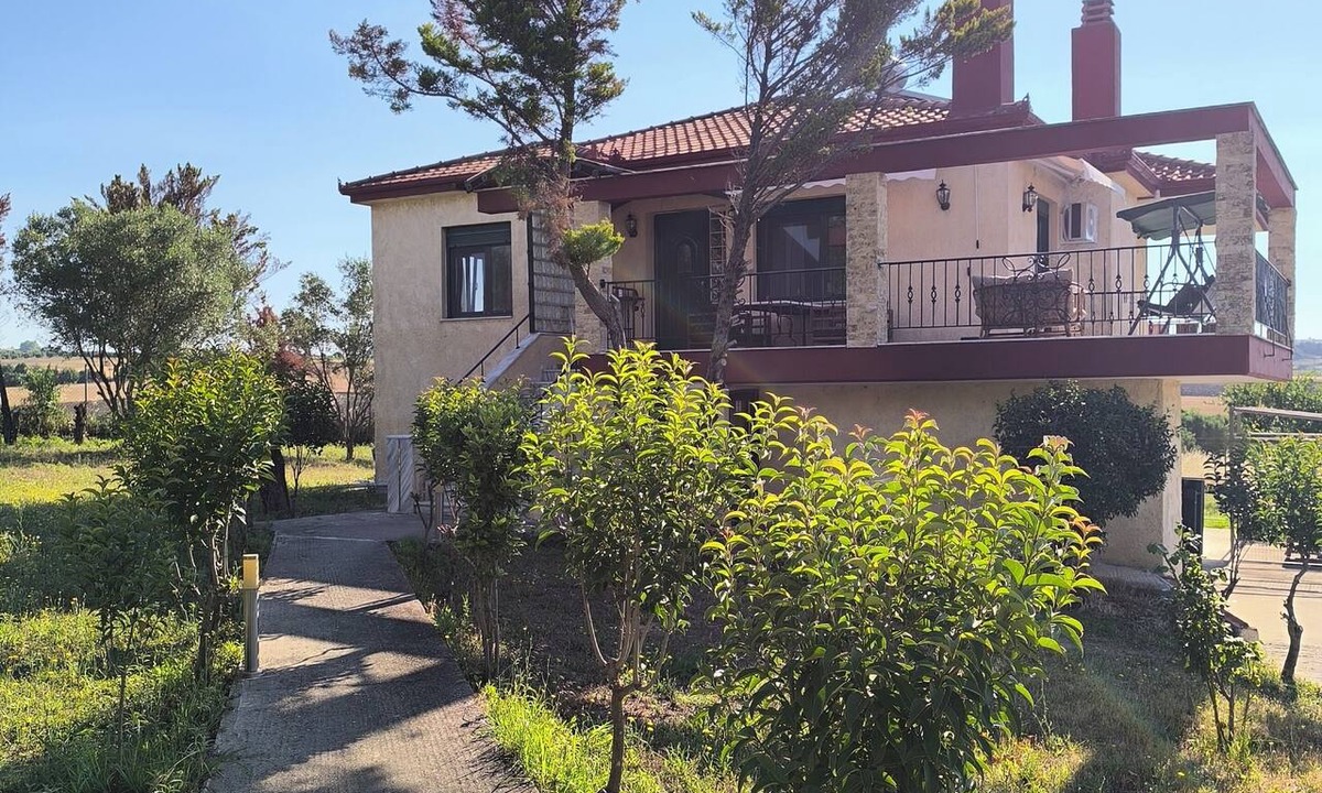 Thermaikos House | Leontsini Country Villa in Epanomi with garden