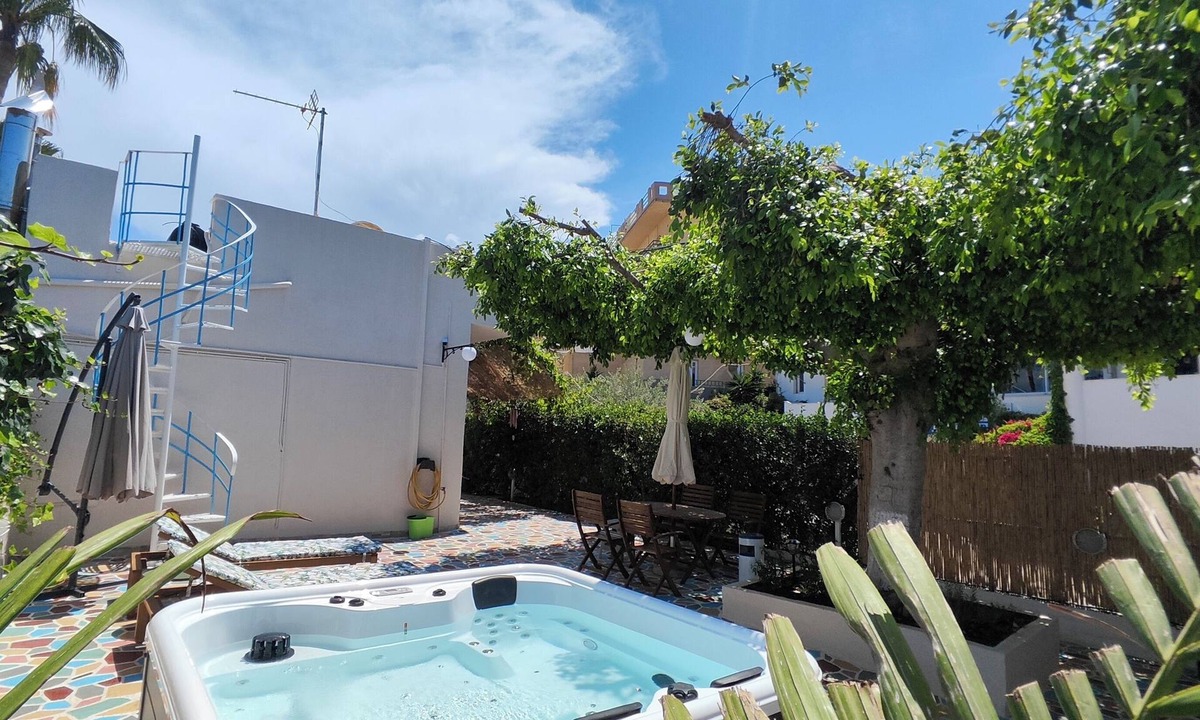 Malia House | Lovely 2-bedroom for up to 5 person house with AC and jacuzzi in beautiful Malia