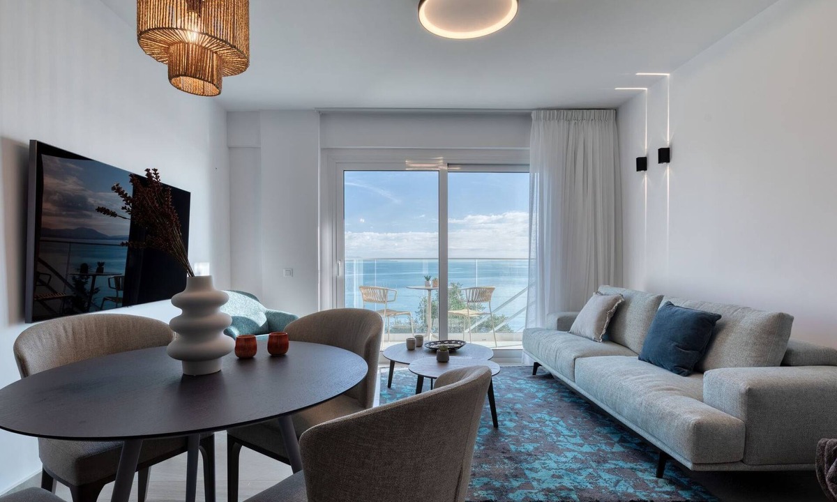 Nisaki Apartment | Luxuriöses Apartment mit zwei Schlafzimmern und Meerblick by Interhome