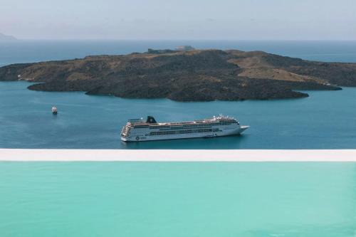 Fira Villa | Luxury Grand Santorini Villa 3 Bedrooms Unforgettable Caldera Sea Views