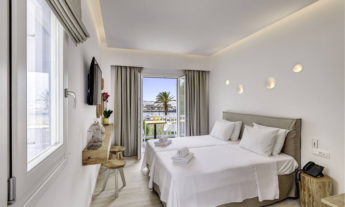 Tourlos Hotel | Maki's Place