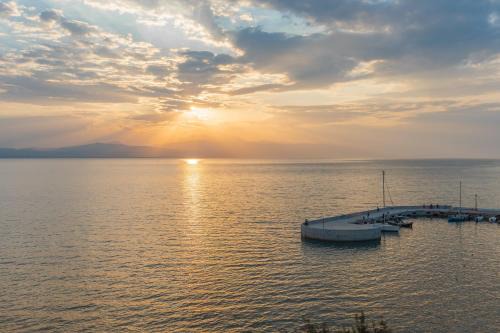 Loutraki-Agioi Theodoroi Apartment | MC 2 Residences