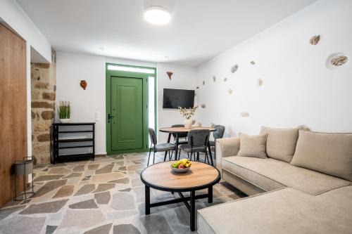 Pigi House | Mesochoria Residence - Peaceful Village Escape by Holistay