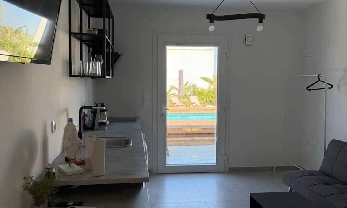 Parikia Apartment | Minimal Cream Apartment Pool-front in Paros