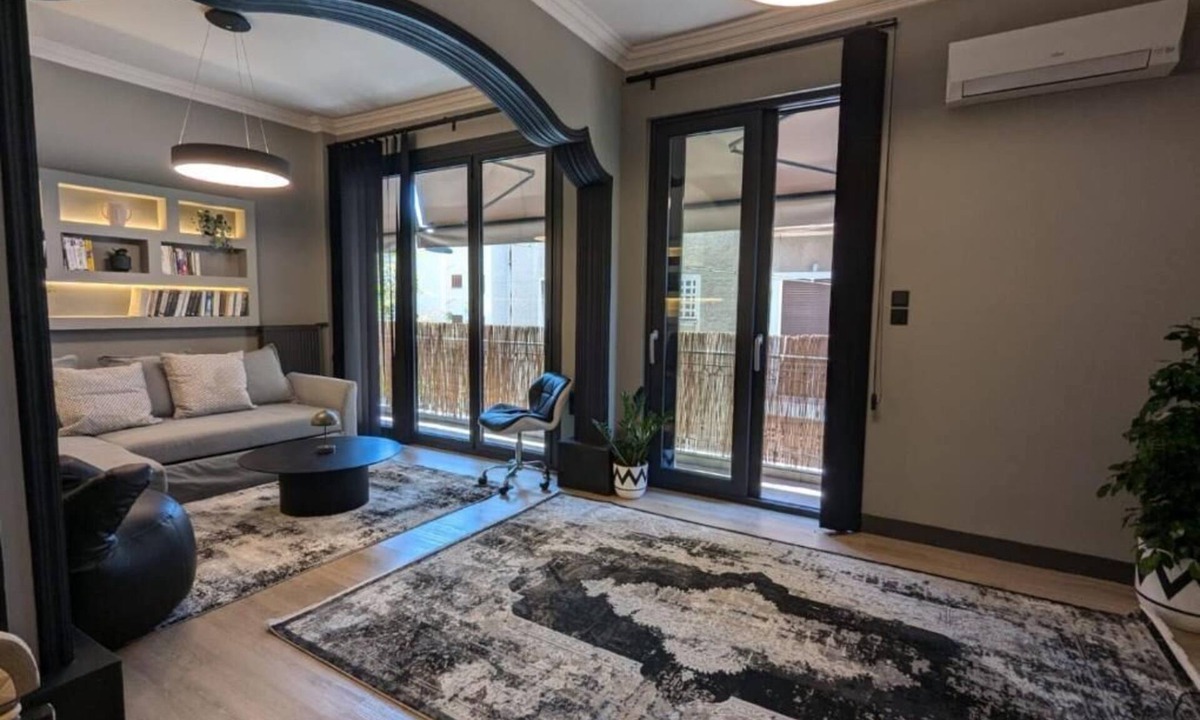 Thissio Apartment | Momentum