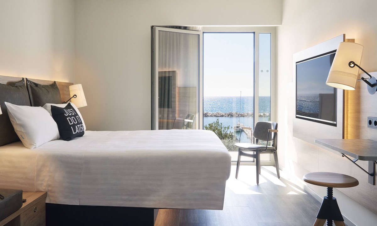 Patras Hotel | Moxy Patra Marina