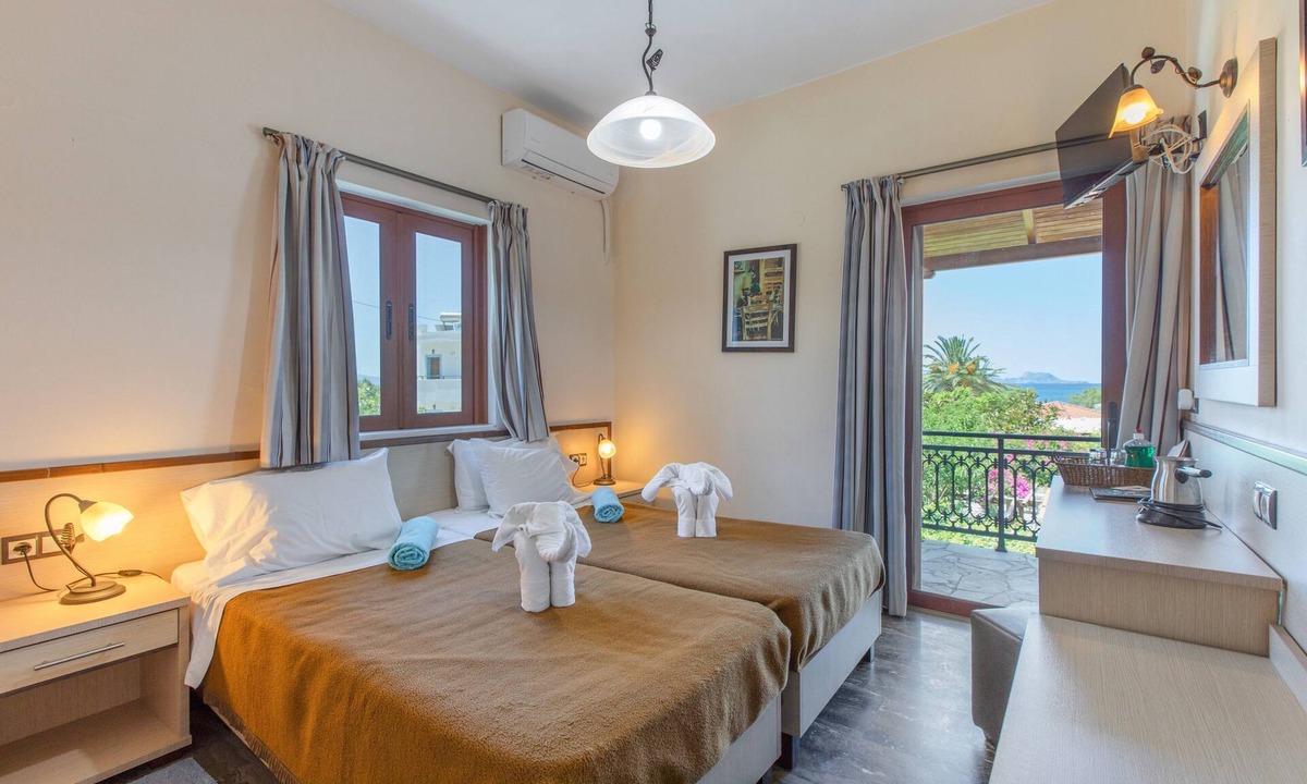 Agia Galini Apartment | One Bedroom Beachfront Apartment with Sea View in Agia Galini