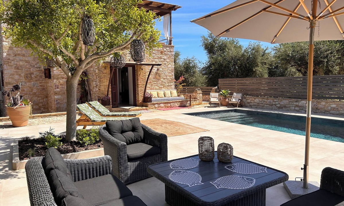 Komboi Villa | Parenthèse enchantée dans une villa chic et élégante face à la mer