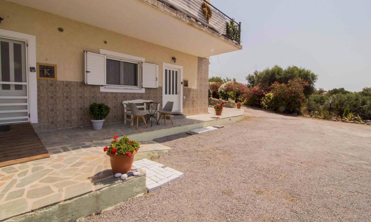 Gythio Apartment | Quiet holiday flat with a view over the Laconian Gulf