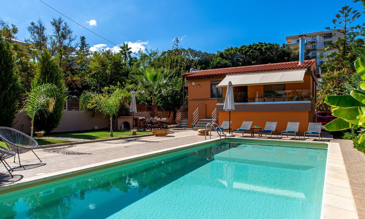 Kato Galatas Villa | Rea's Sea House with private pool (10m x 4m)