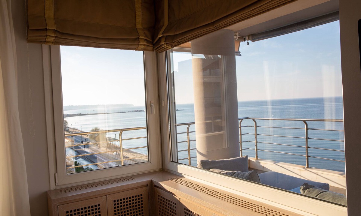 Perea Apartment | Salty Breeze Beachfront Apartment-Premium Stay