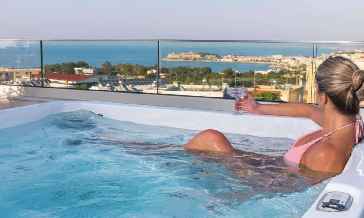 Violi Charaki Apartment | Sea and City Views Apartment in villa "ZINA"