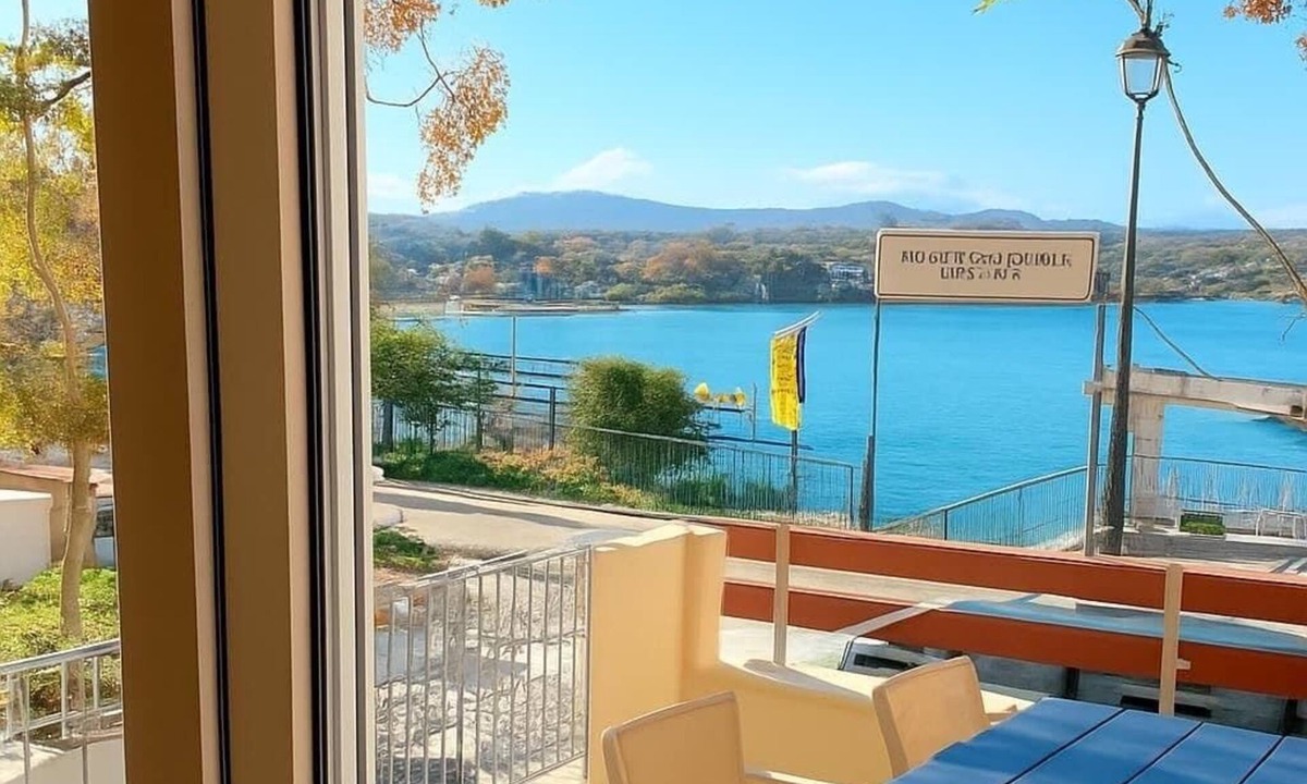 Nea Chora Villa | Sea Front 1 min walk to Shore Town House
