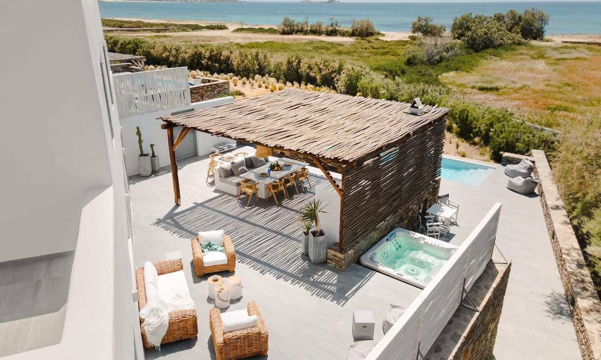 Maragas Villa | Seaside serenity Villa - Pool, Jacuzzi and Steps to Plaka Beach.