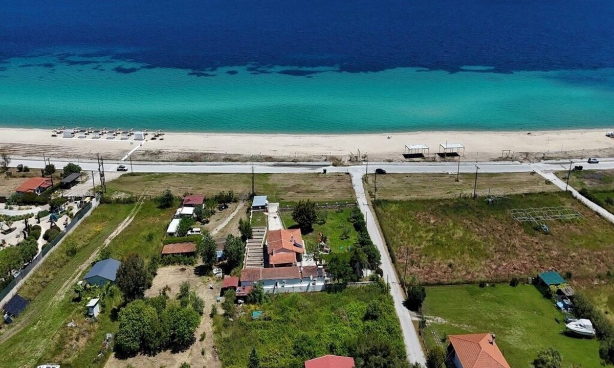 Ormos Panagias Villa | Spacious beachfront retreat with large garden in Ormos Panagias