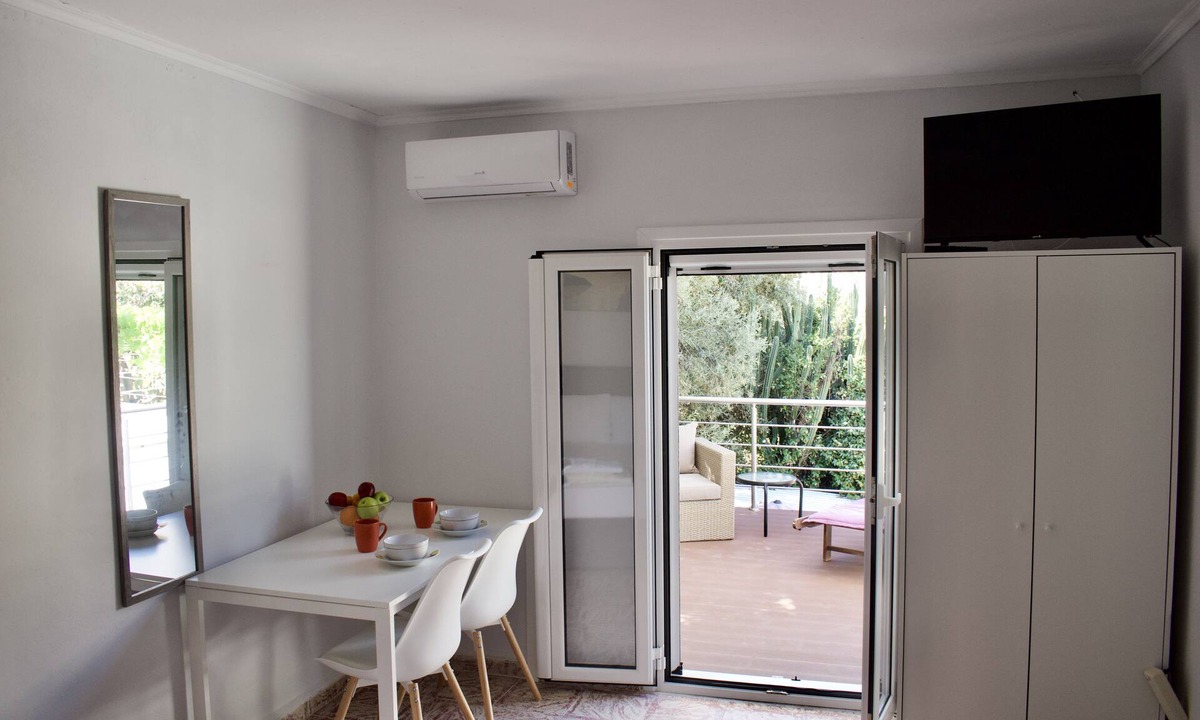 Daratsos Apartment | "Spyros" 1-Room Apartment - Simple, cozy, close to the beach