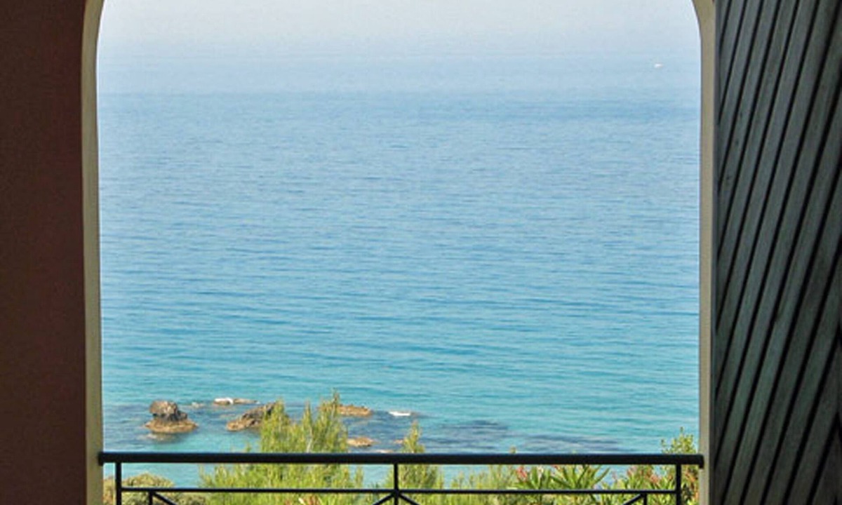 Parelia Apartment | Studio Apartment Kontogialos With sea View and Garden - Pelekas Beach, Corfu