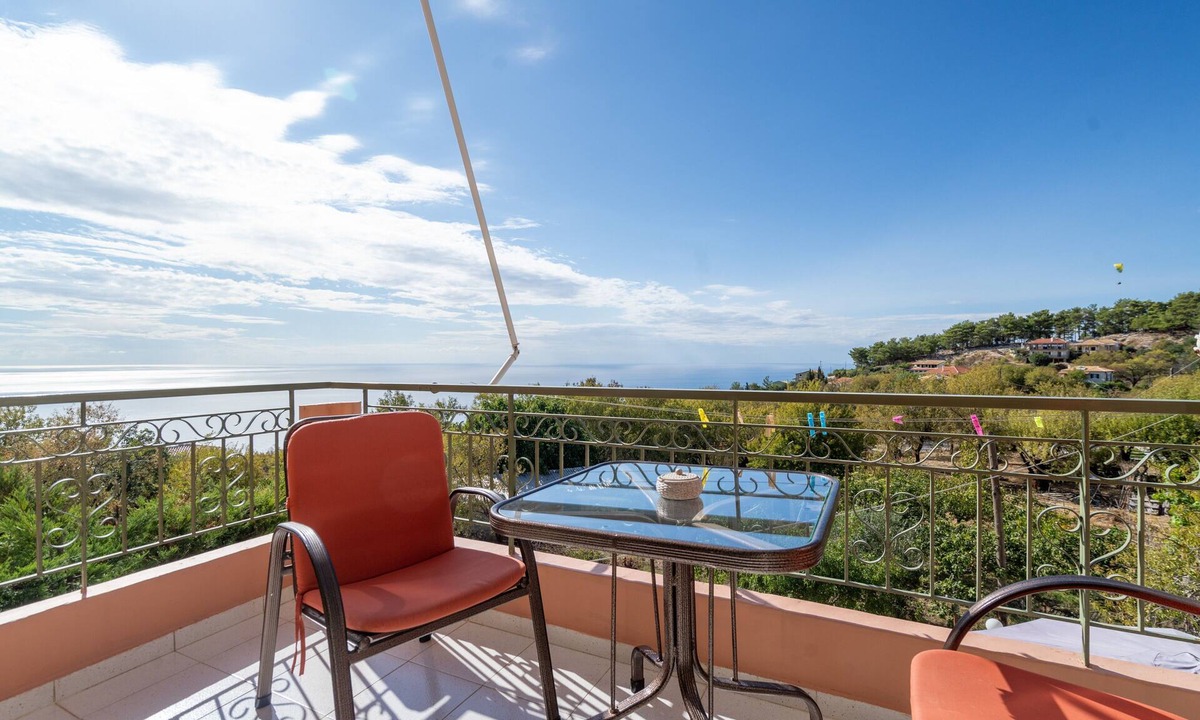 Kalamitsi Apartment | Studio Apartment 'Nontas Home 21' with Sea View, Wi-Fi and Air Conditioning